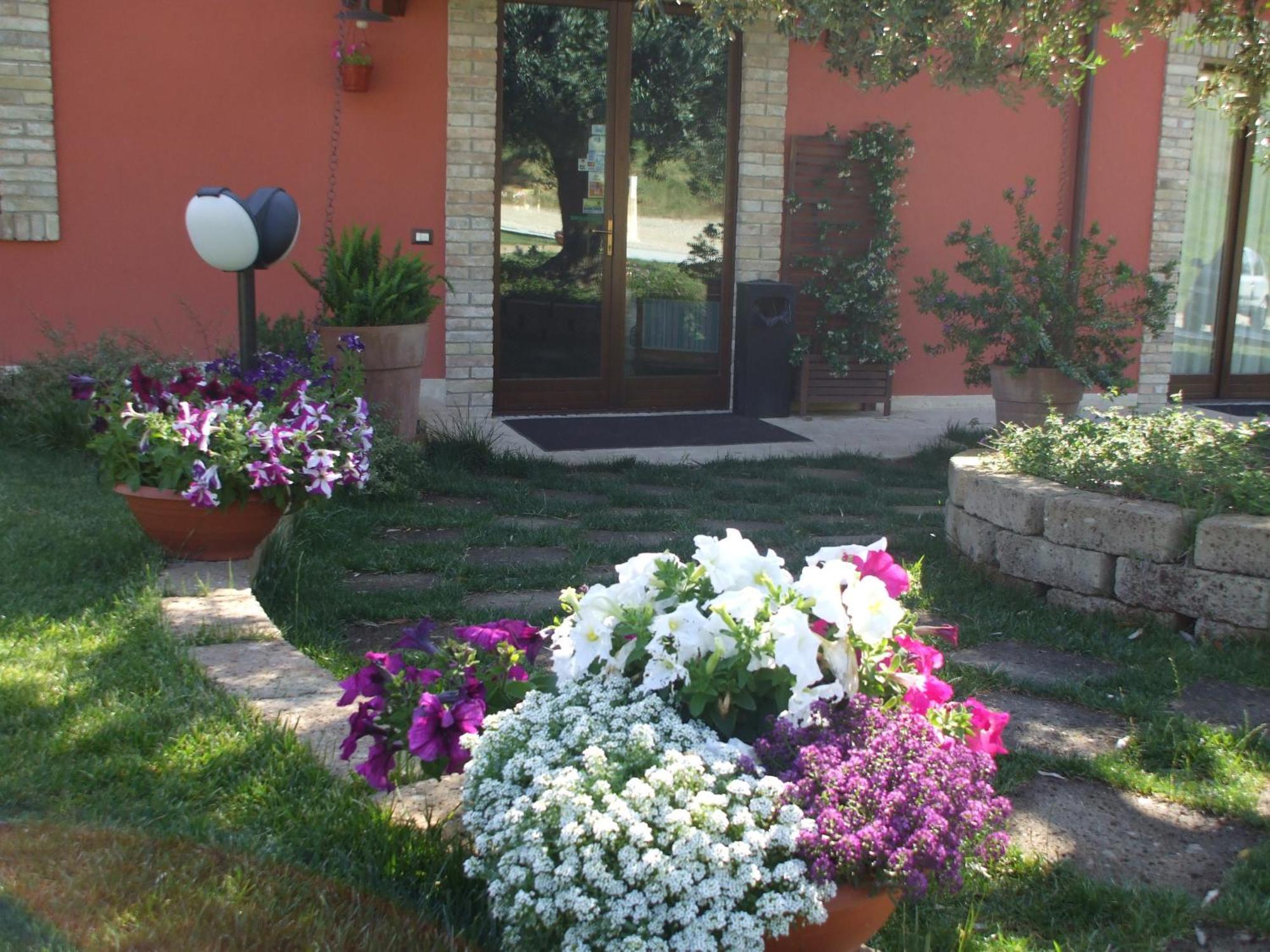 Agriturismo Il Borgo Degli Ulivi Розето дели Абруци Екстериор снимка